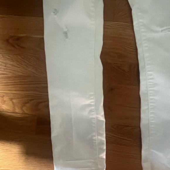Old Navy Sweetheart white distressed denim, sz4 - Picture 3 of 4
